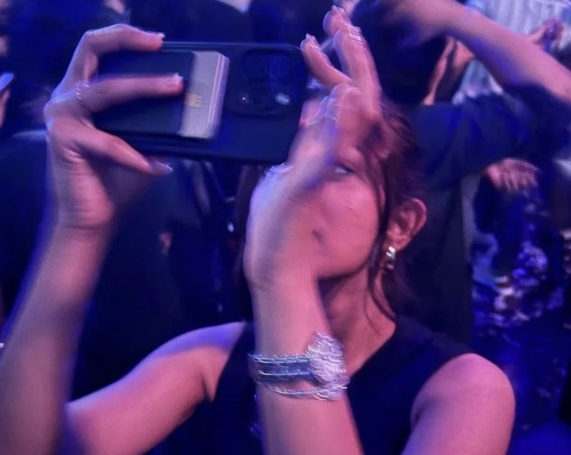 Maahira filming at a concert